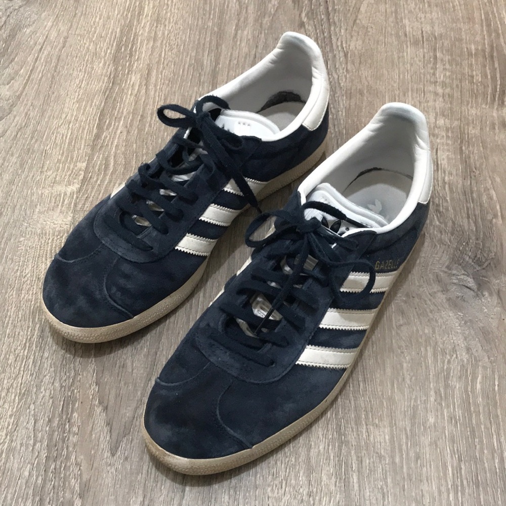 ADIDAS • SZ. 9 men • GAZELLE